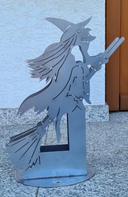 Gartendeko - Hexe auf Besen in 3D