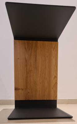 Beistelltisch mit Hirschmotiv, Massivholz Wildeiche