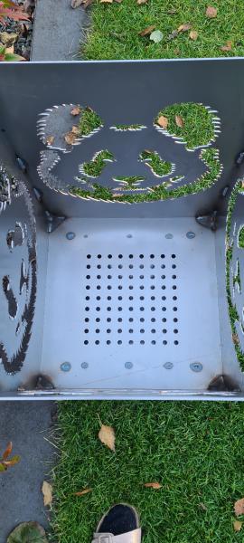 Feuertonne mit Pandamotiv