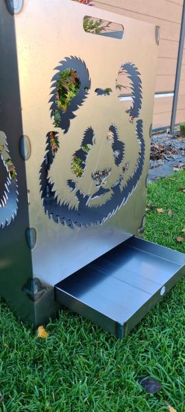 Feuertonne mit Pandamotiv