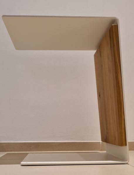 Beistelltisch mit Hirschmotiv, Massivholz Wildeiche